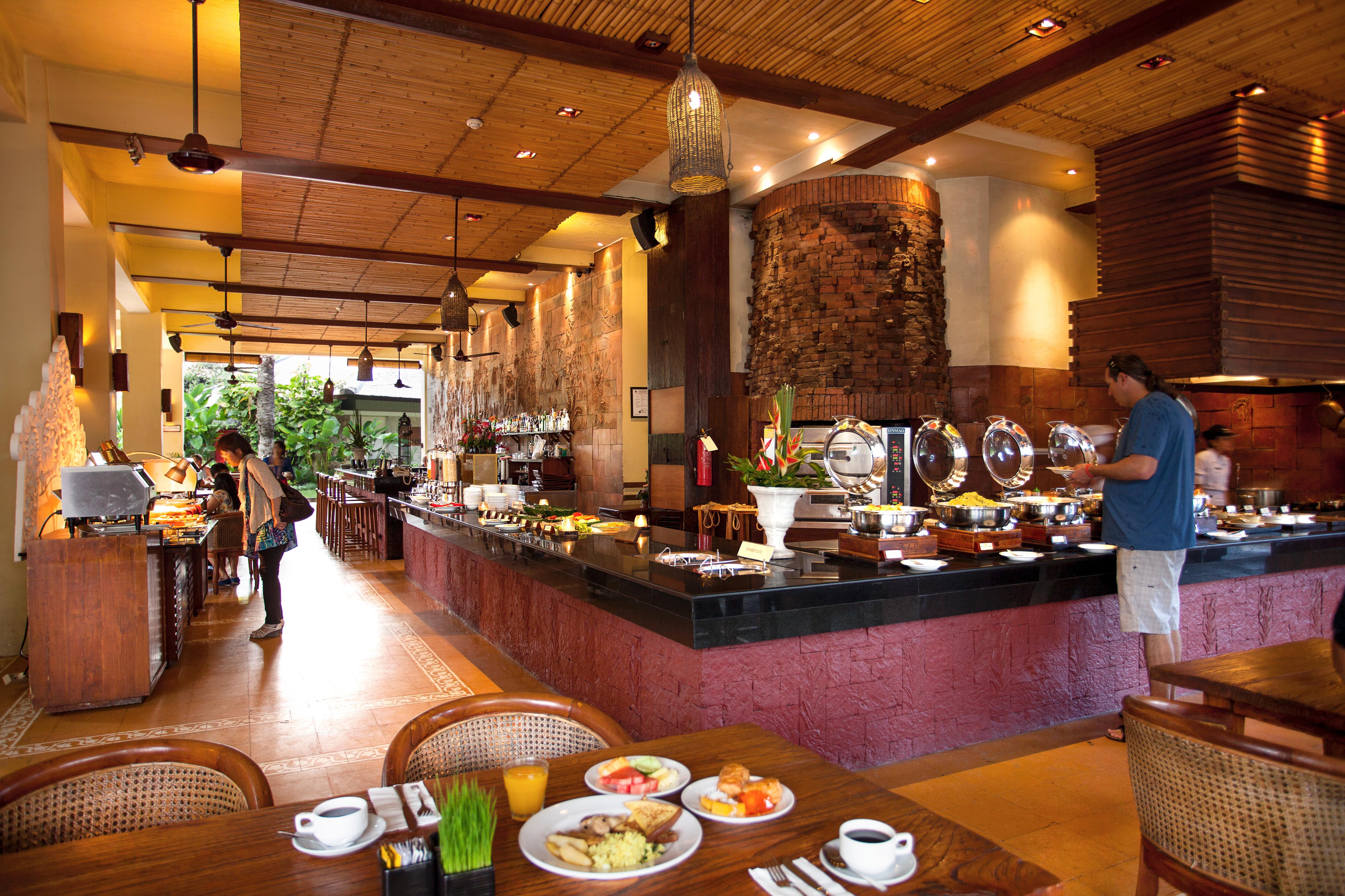 Ramayana Suites And Resort Кута Екстериор снимка The restaurant at the Royal Thai Police Cadet School