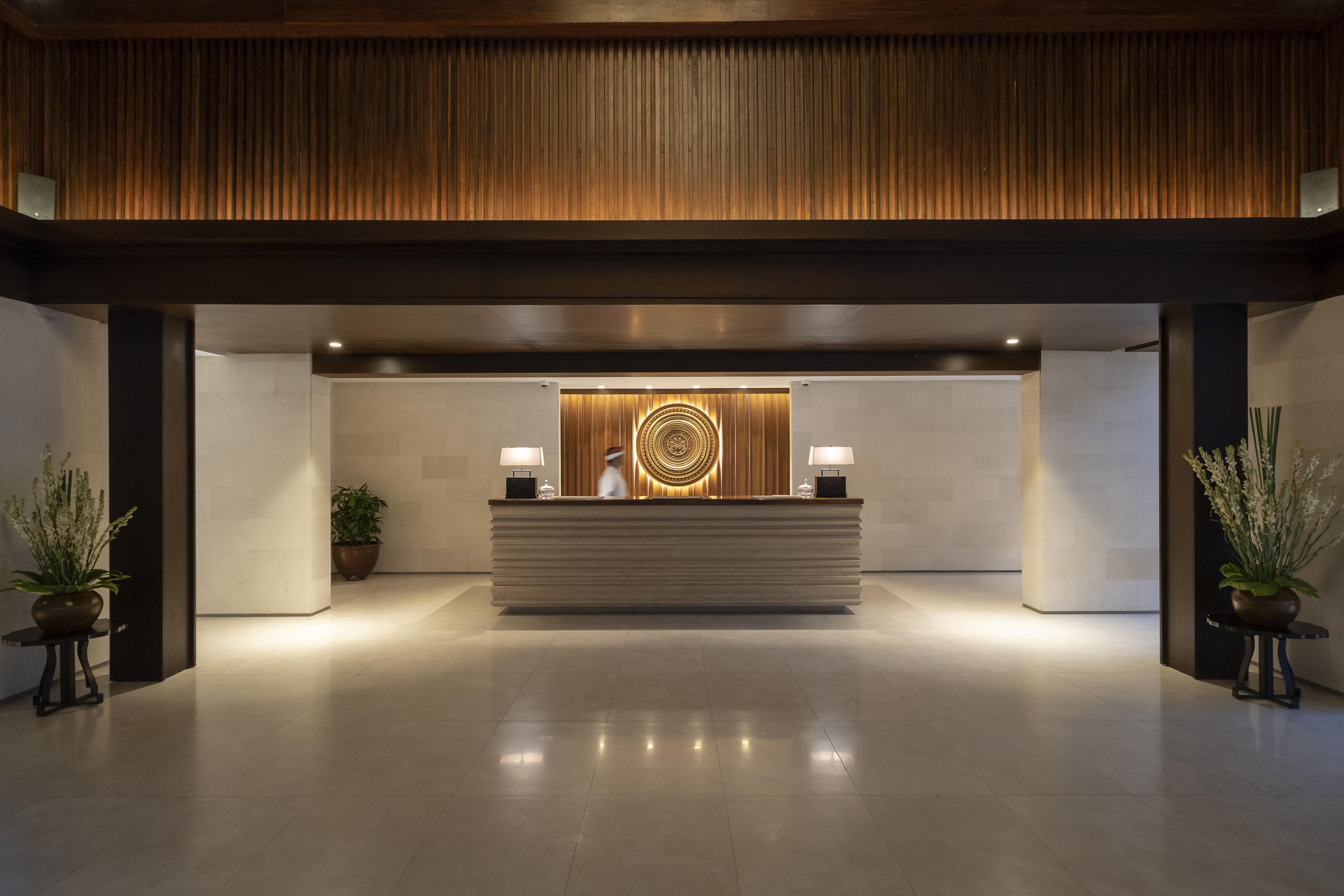 Ramayana Suites And Resort Кута Екстериор снимка The lobby of the hotel