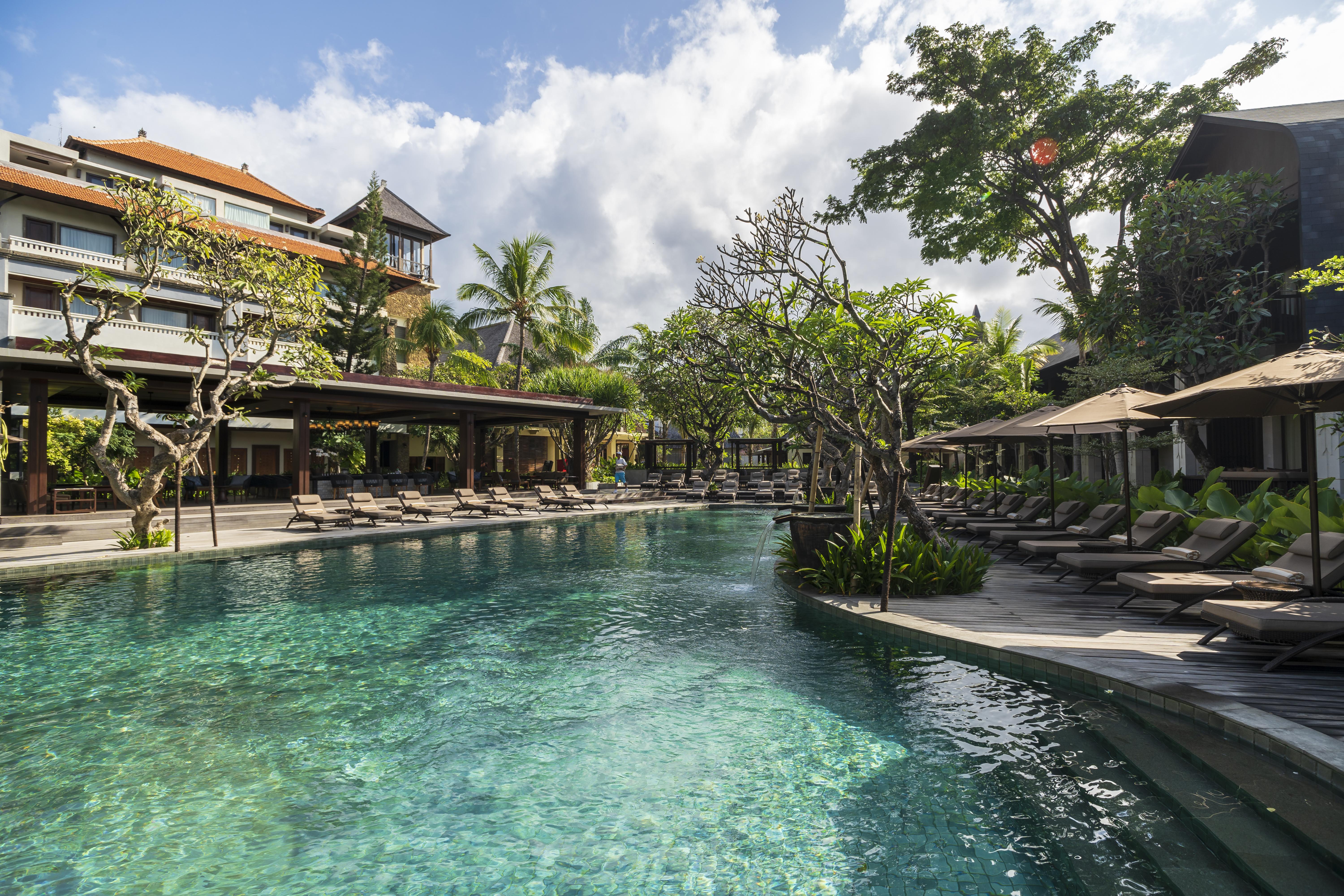 Ramayana Suites And Resort Кута Екстериор снимка The swimming pool at the hotel