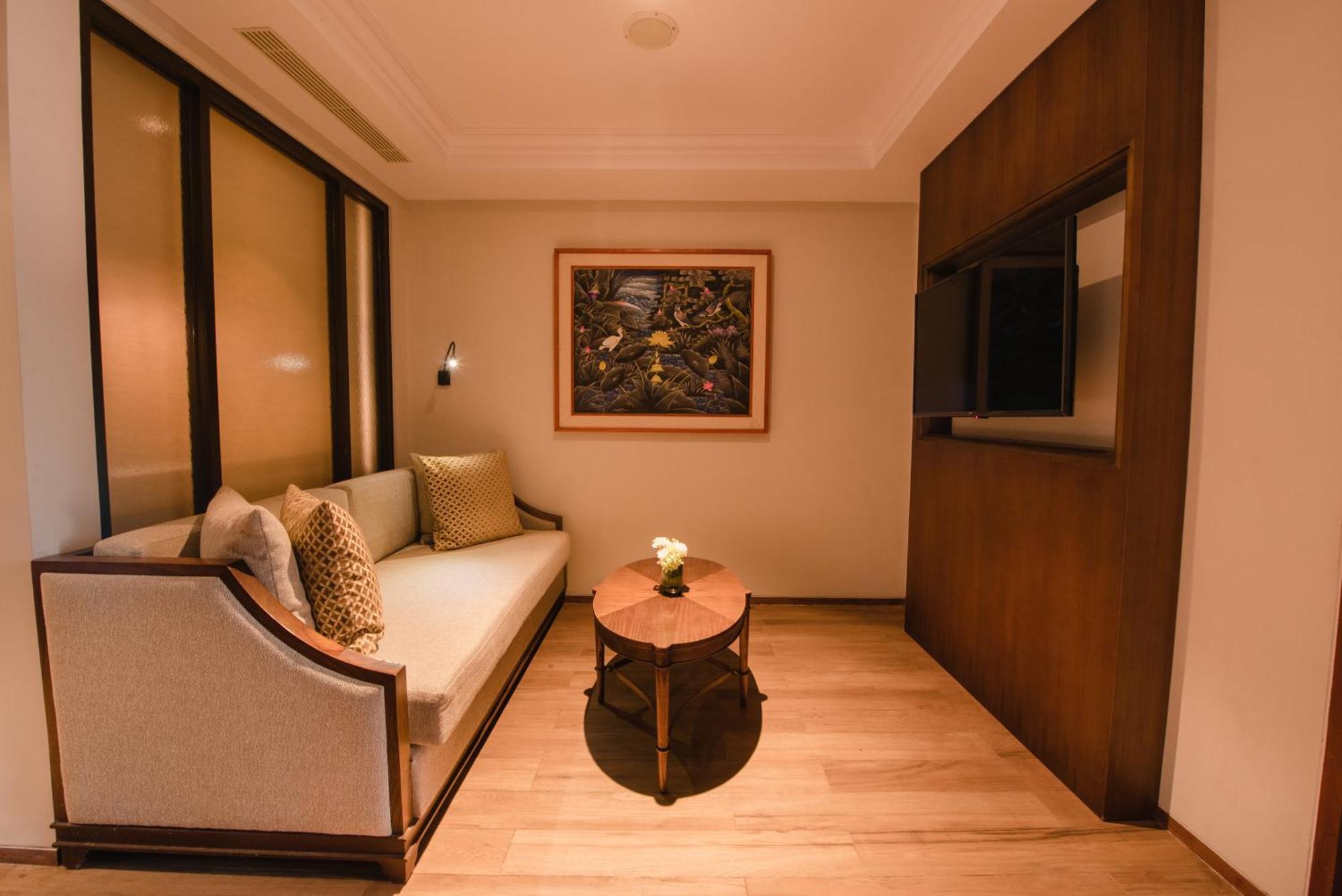 Ramayana Suites And Resort Кута Екстериор снимка A living room in a suite at the hotel