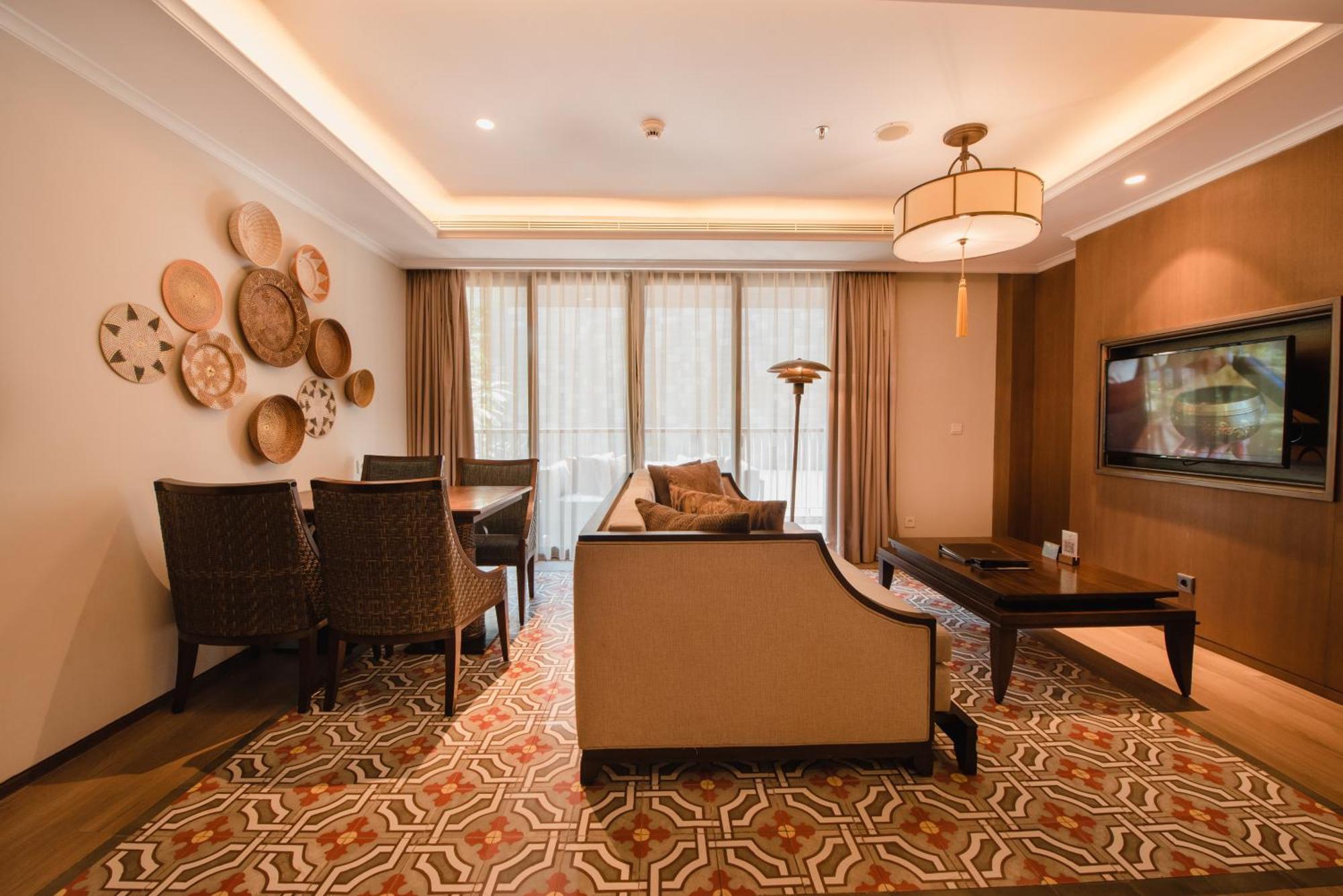 Ramayana Suites And Resort Кута Екстериор снимка A living room at the hotel