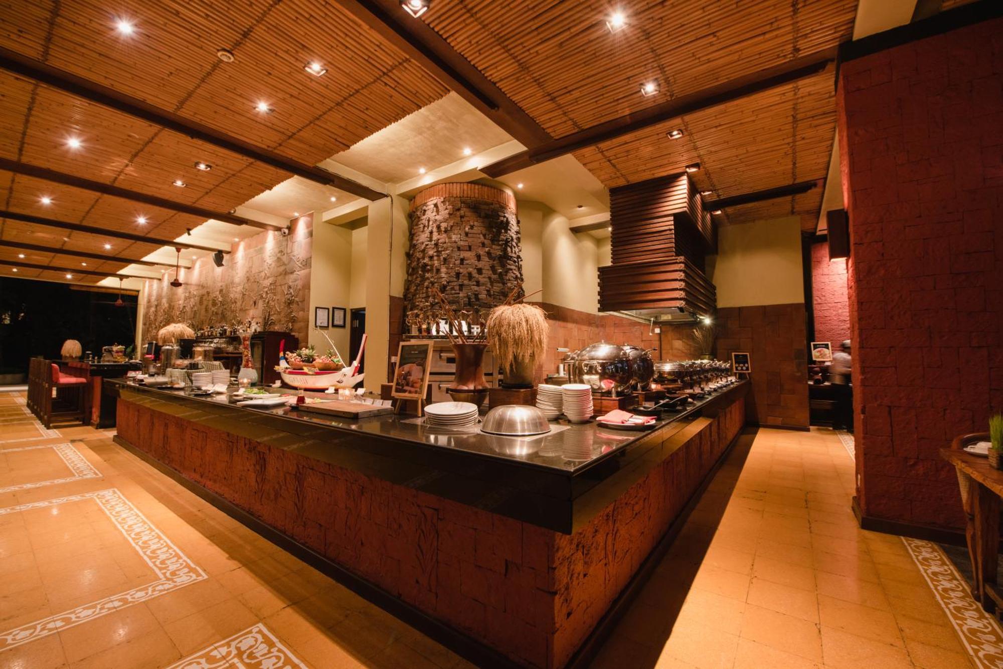 Ramayana Suites And Resort Кута Екстериор снимка The restaurant at the Taj Bengal