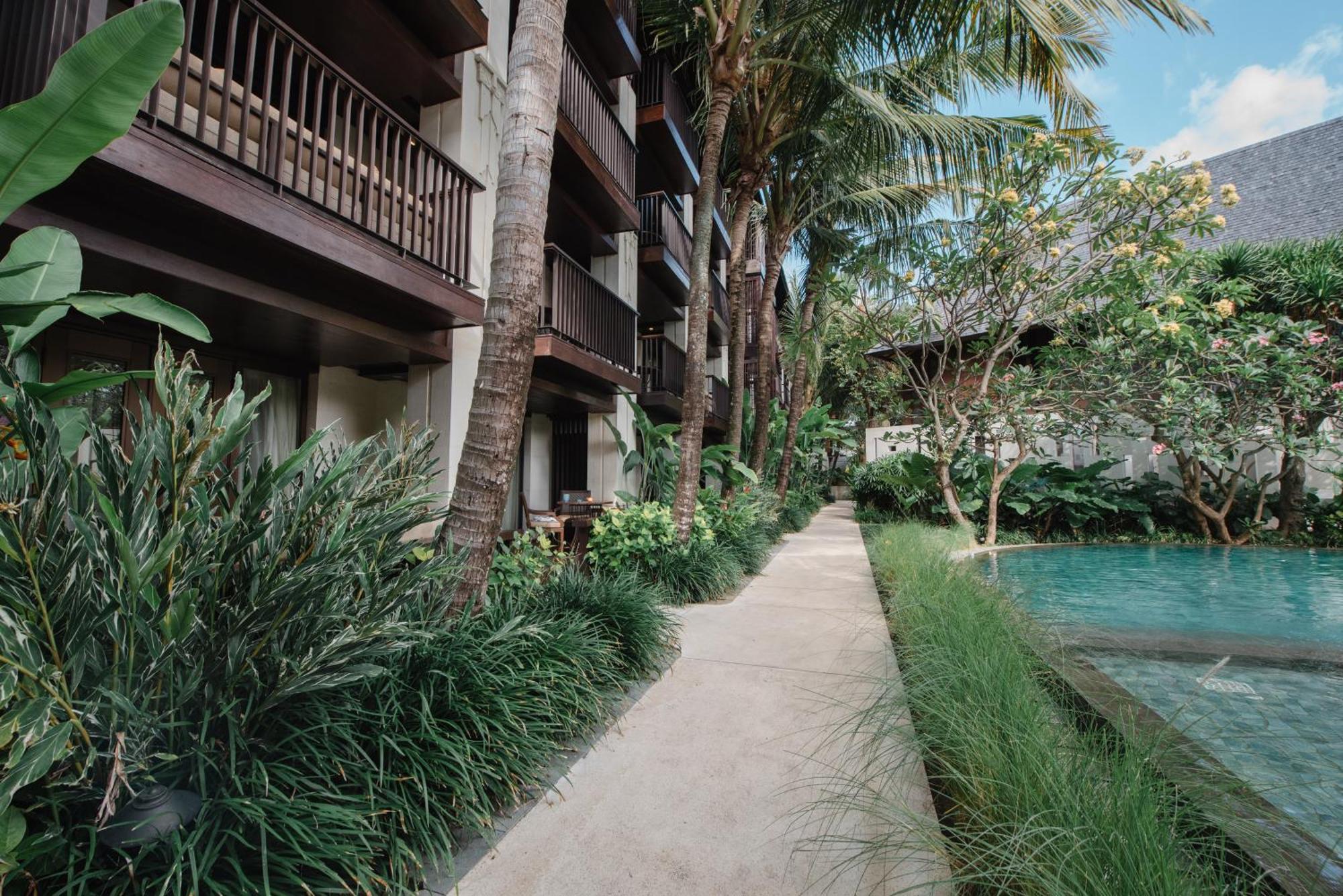 Ramayana Suites And Resort Кута Екстериор снимка The hotel's pool