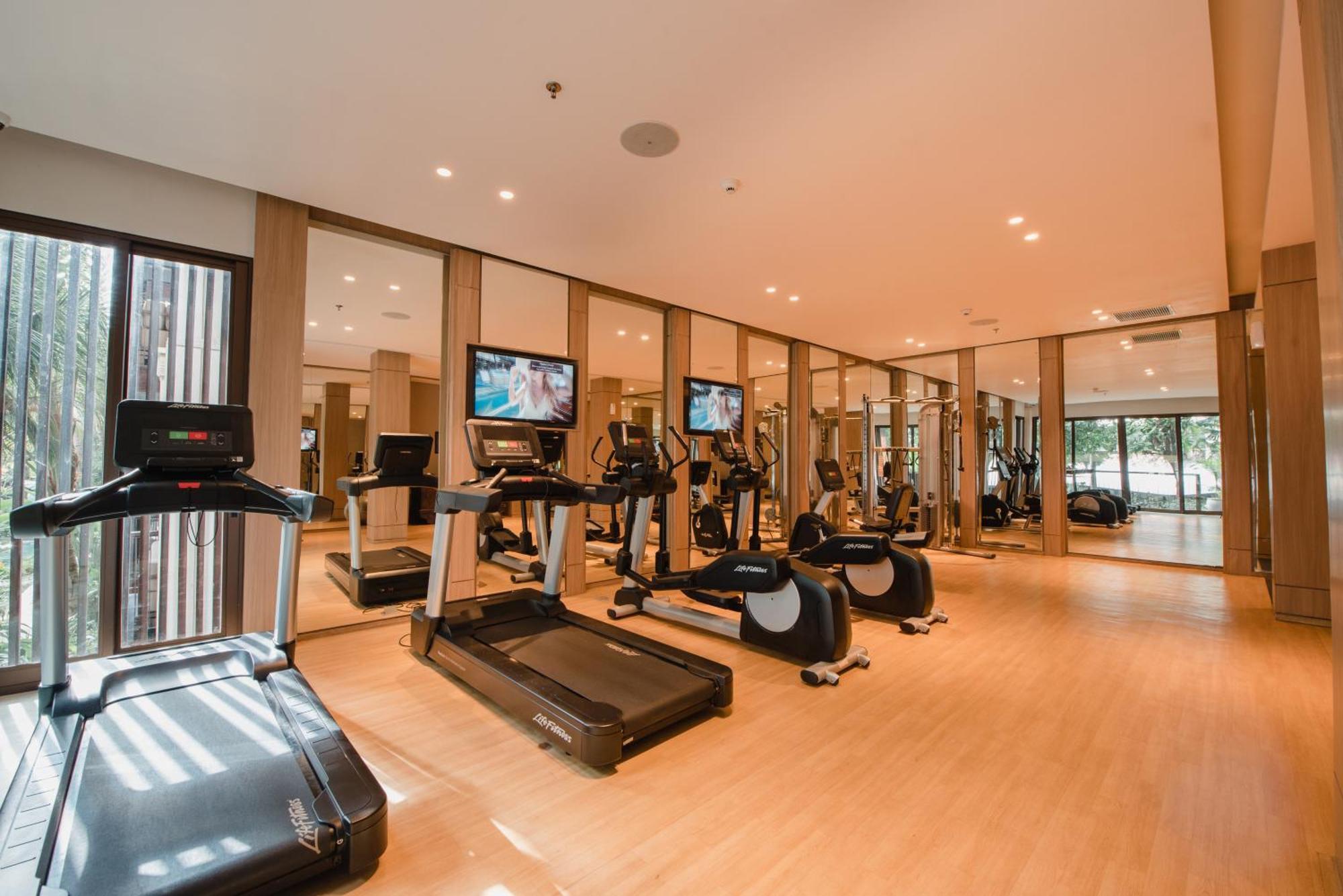 Ramayana Suites And Resort Кута Екстериор снимка The gym at the hotel
