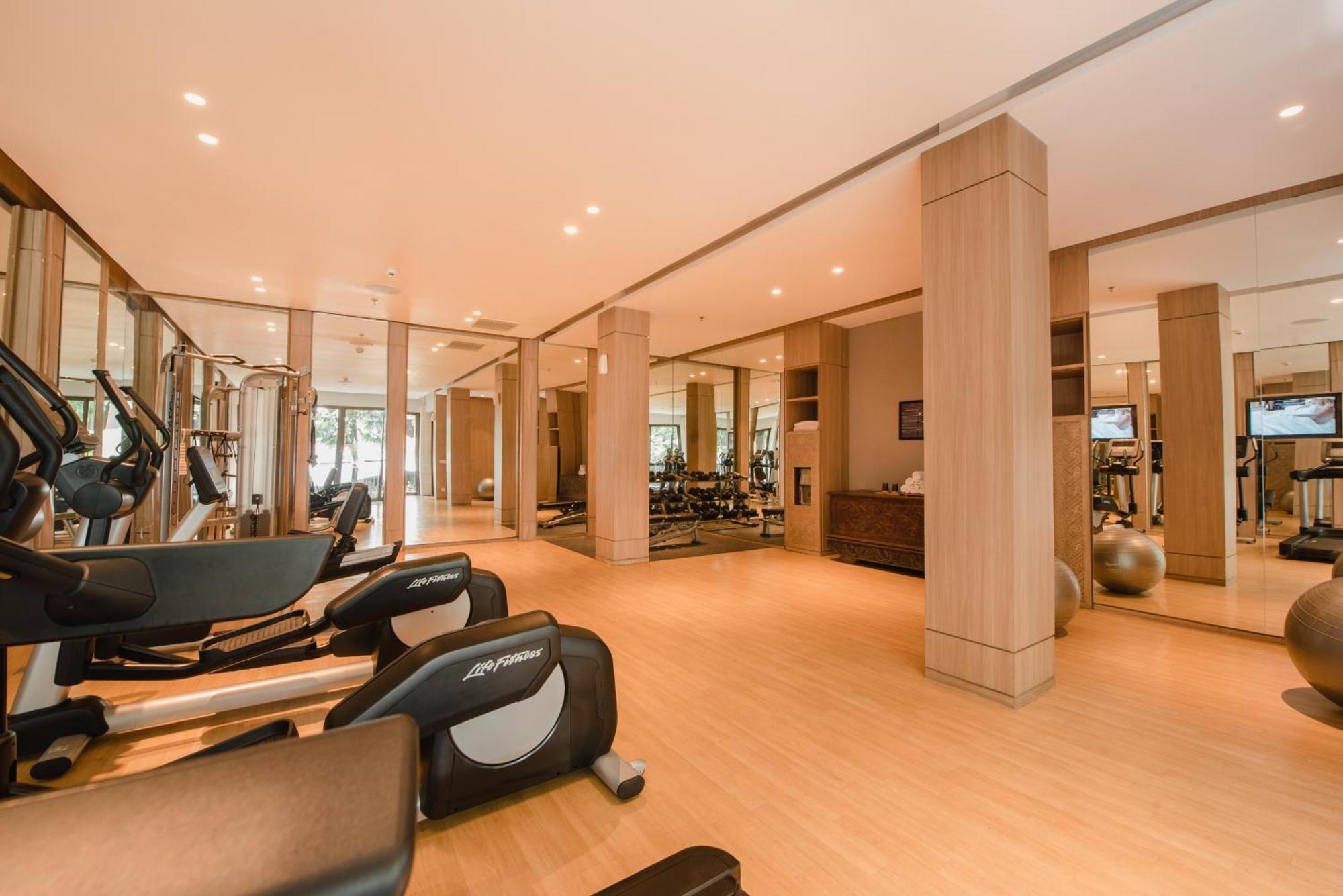 Ramayana Suites And Resort Кута Екстериор снимка The gym at The Park, Hyderabad